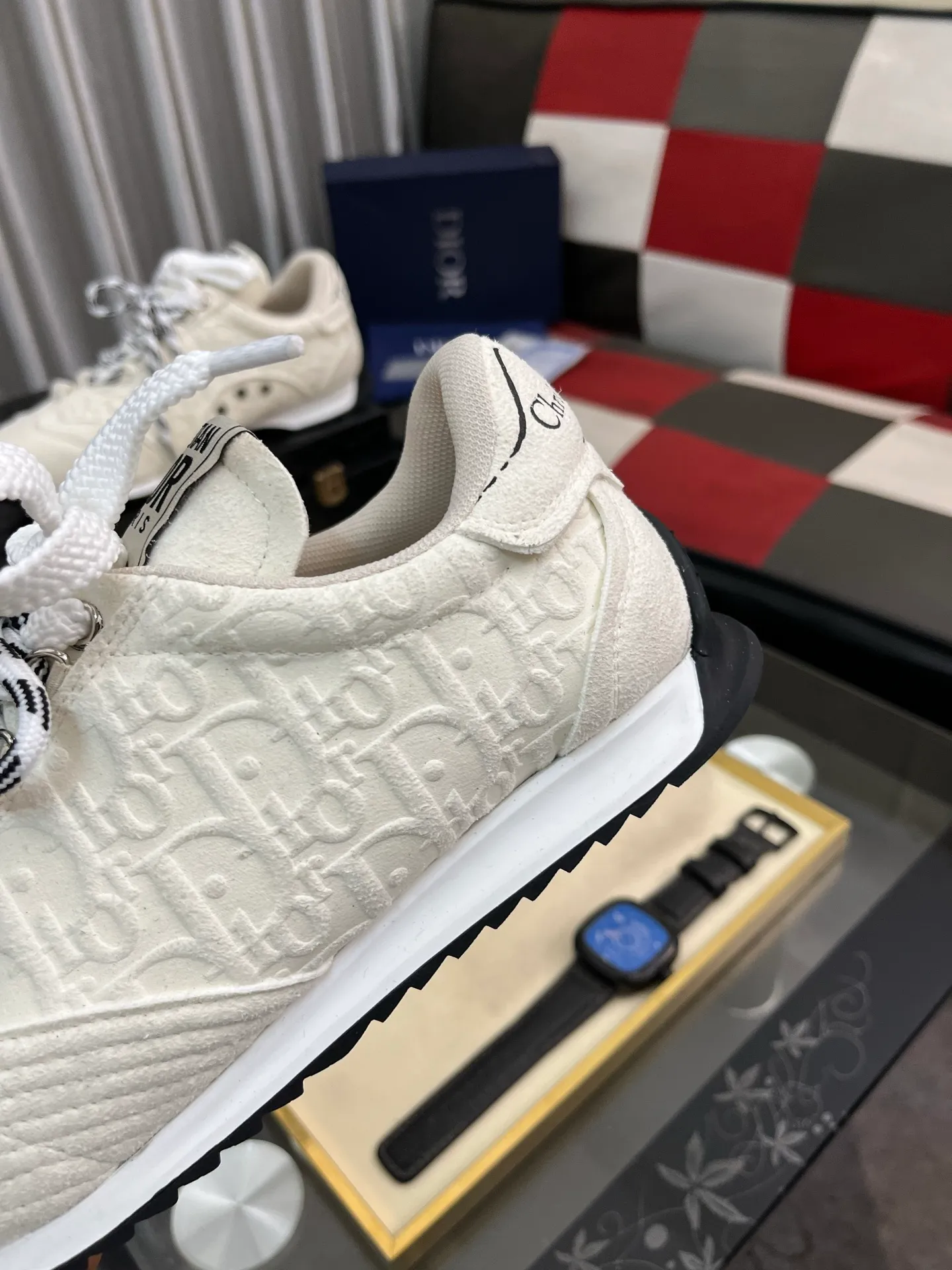 Men's shoes 💰500⌚️⌚️Dior original quality.~ Unique modern style sneakers. 🏃A must-have casual shoe for trendy men😍😍 Original brand imported from Italy, imported original leather, sheep lining (refuses to discolor and grind feet) Sole: Original sole provided by the original factory, French lazy style design ⚠️Fit to the feet, original quality, super comfortable original sole. Just like shooting the real thing 🎬The real thing is better Code number: 38-446️⃣Colors available